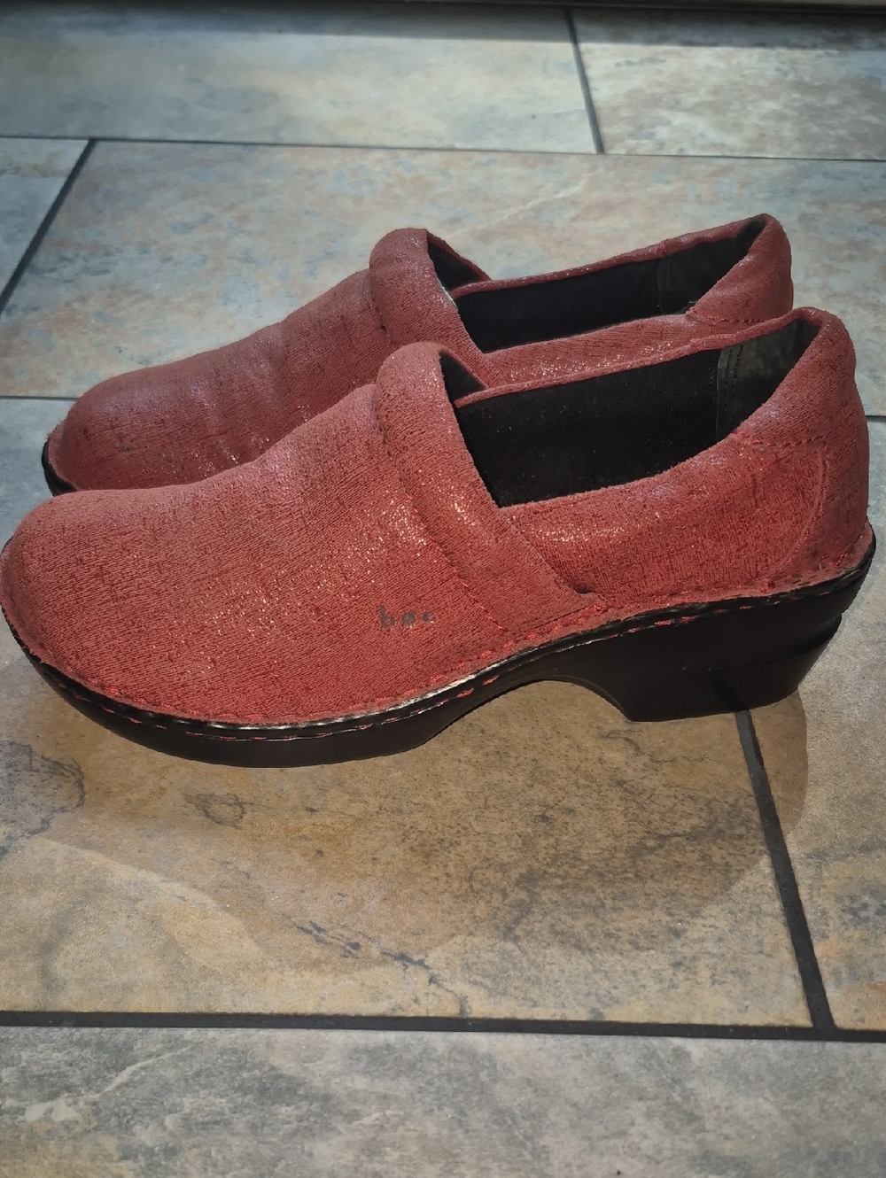 b.o.c. Womens Red Slip-On Clogs